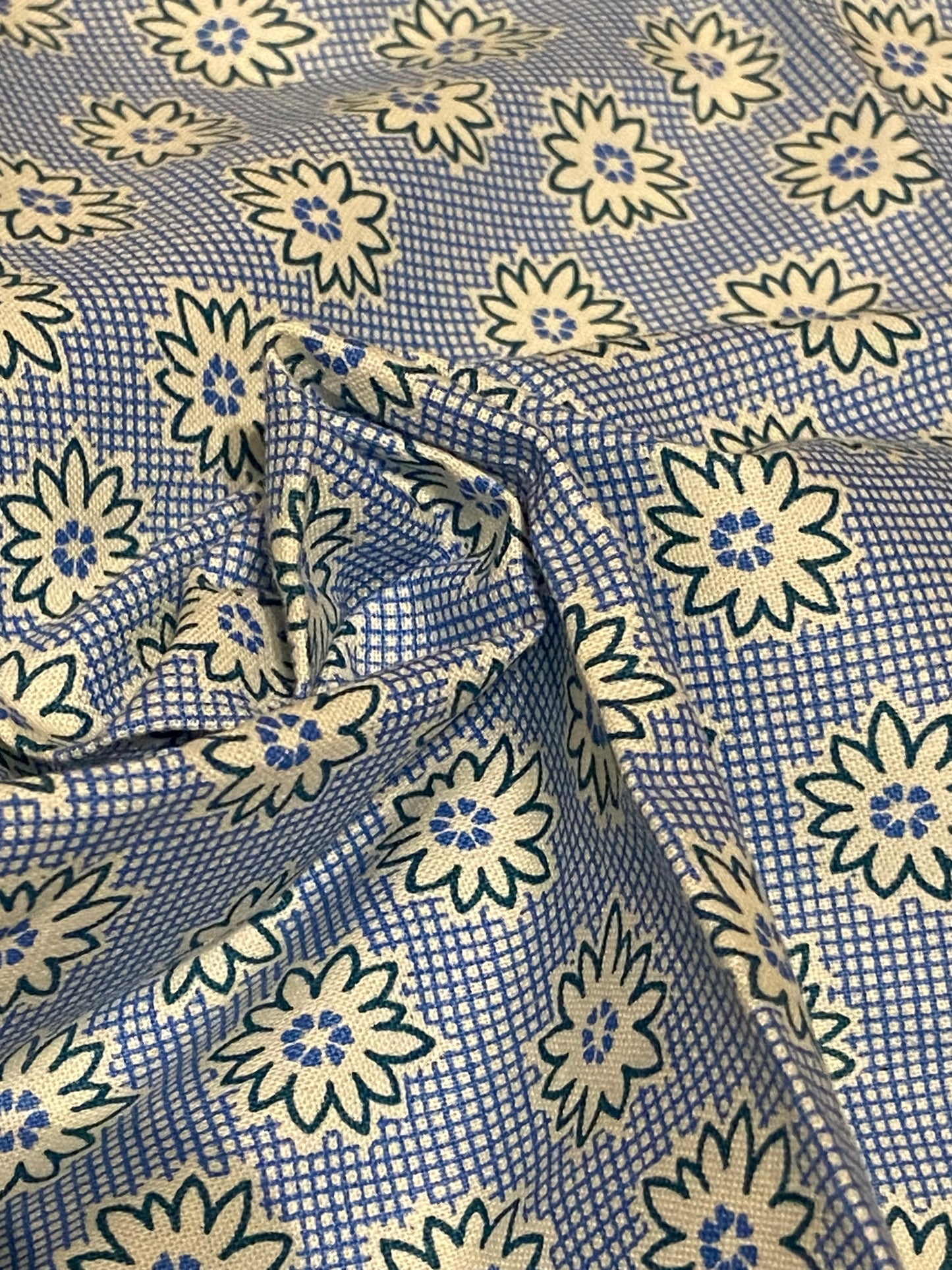 Blue Daisy 1930s 108" Quilt Backs - Fat Quarter