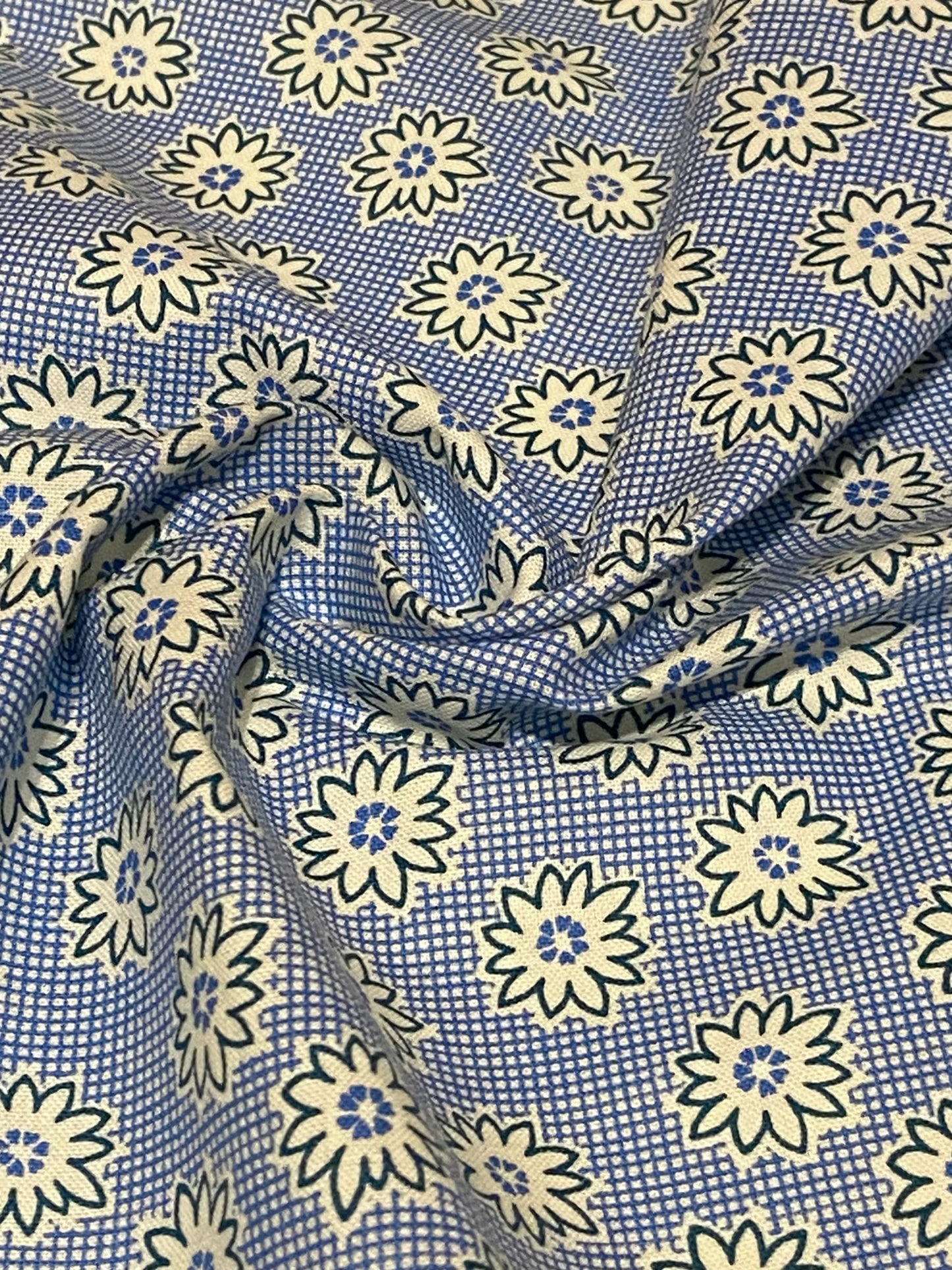Blue Daisy 1930s 108" Quilt Backs - Fat Quarter