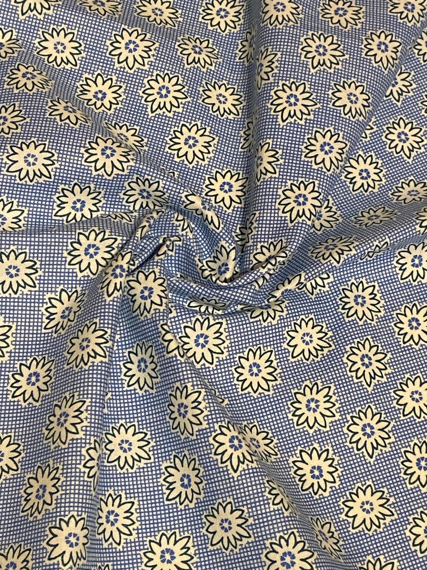 Blue Daisy 1930s 108" Quilt Backs - Fat Quarter