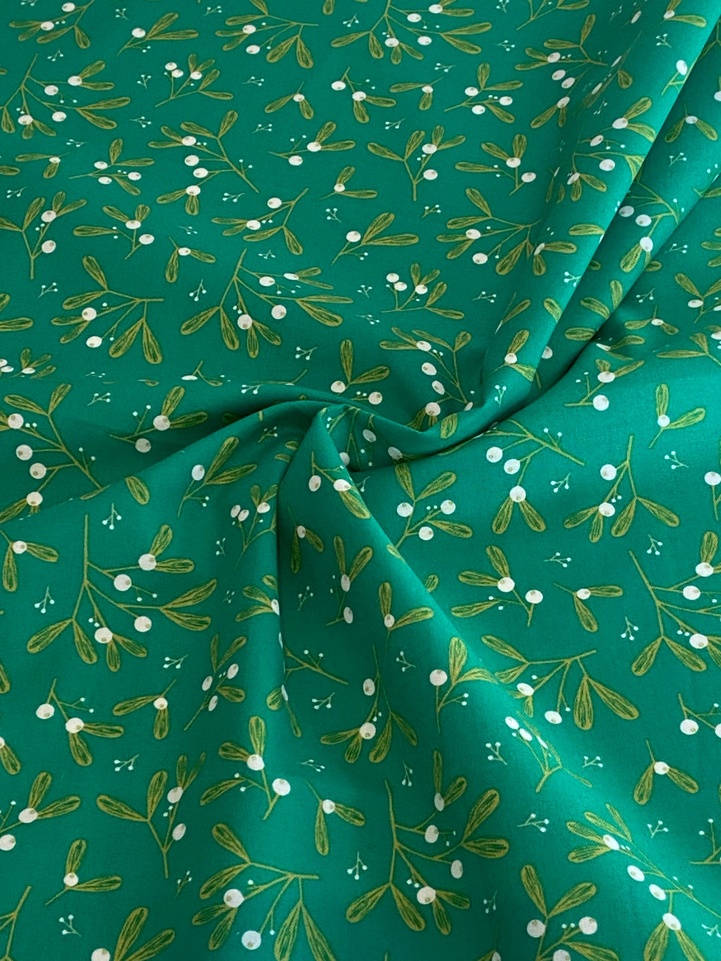 Green Mistletoe Pattern Festive Fabric - Fat Quarter