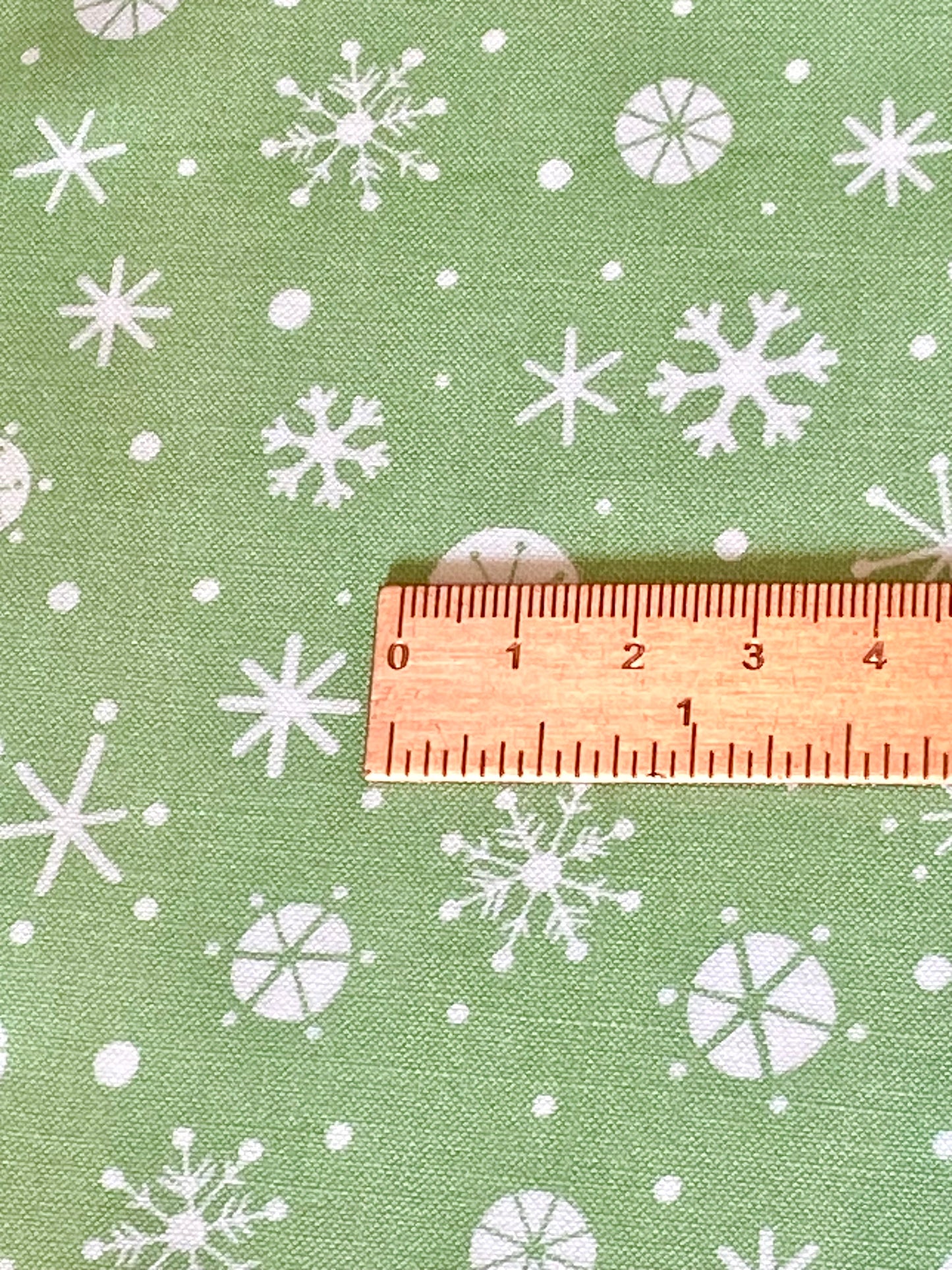 Snowflake Cotton Fabric in Green - Fat Quarter