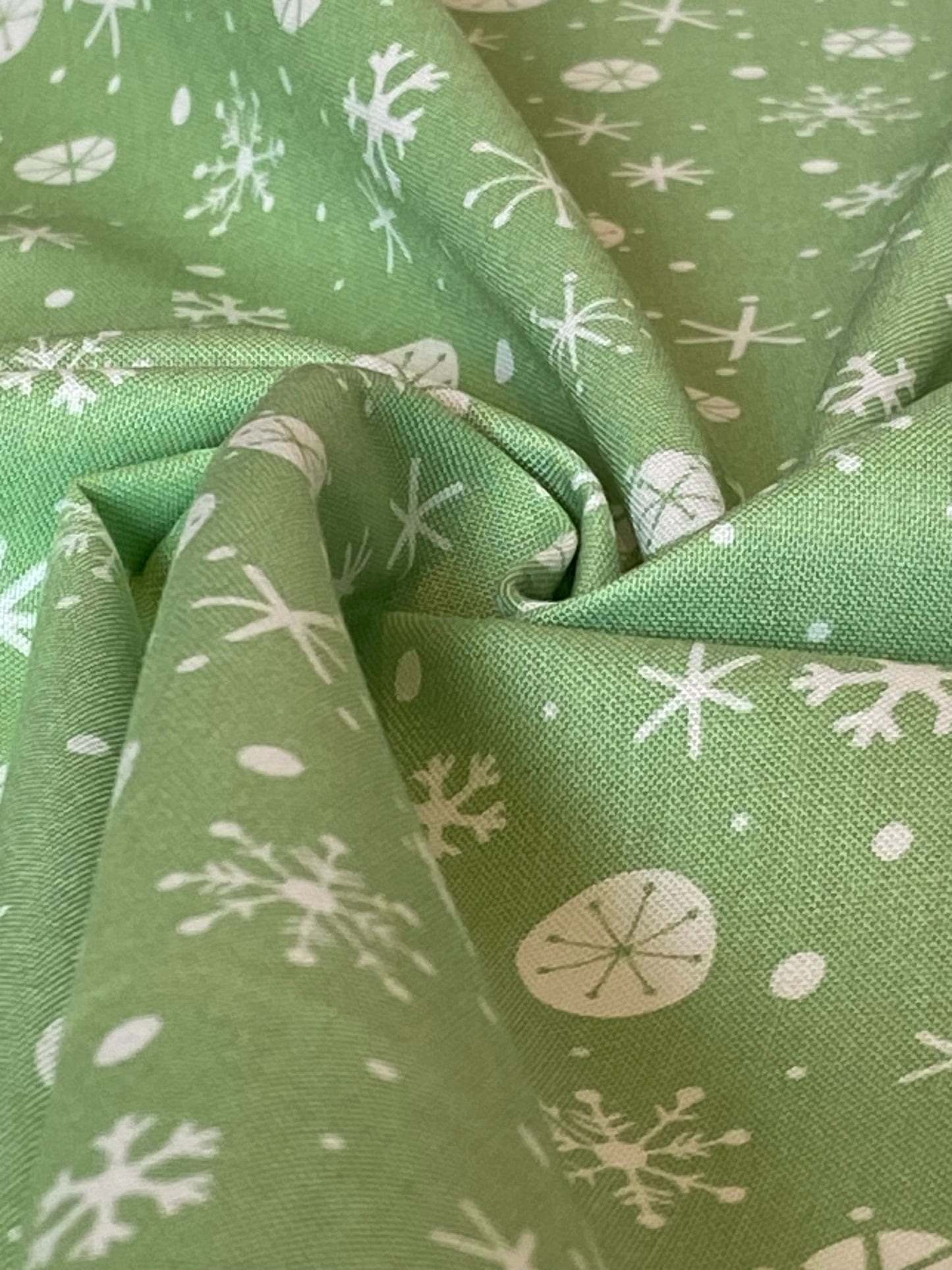 Snowflake Cotton Fabric in Green - Fat Quarter