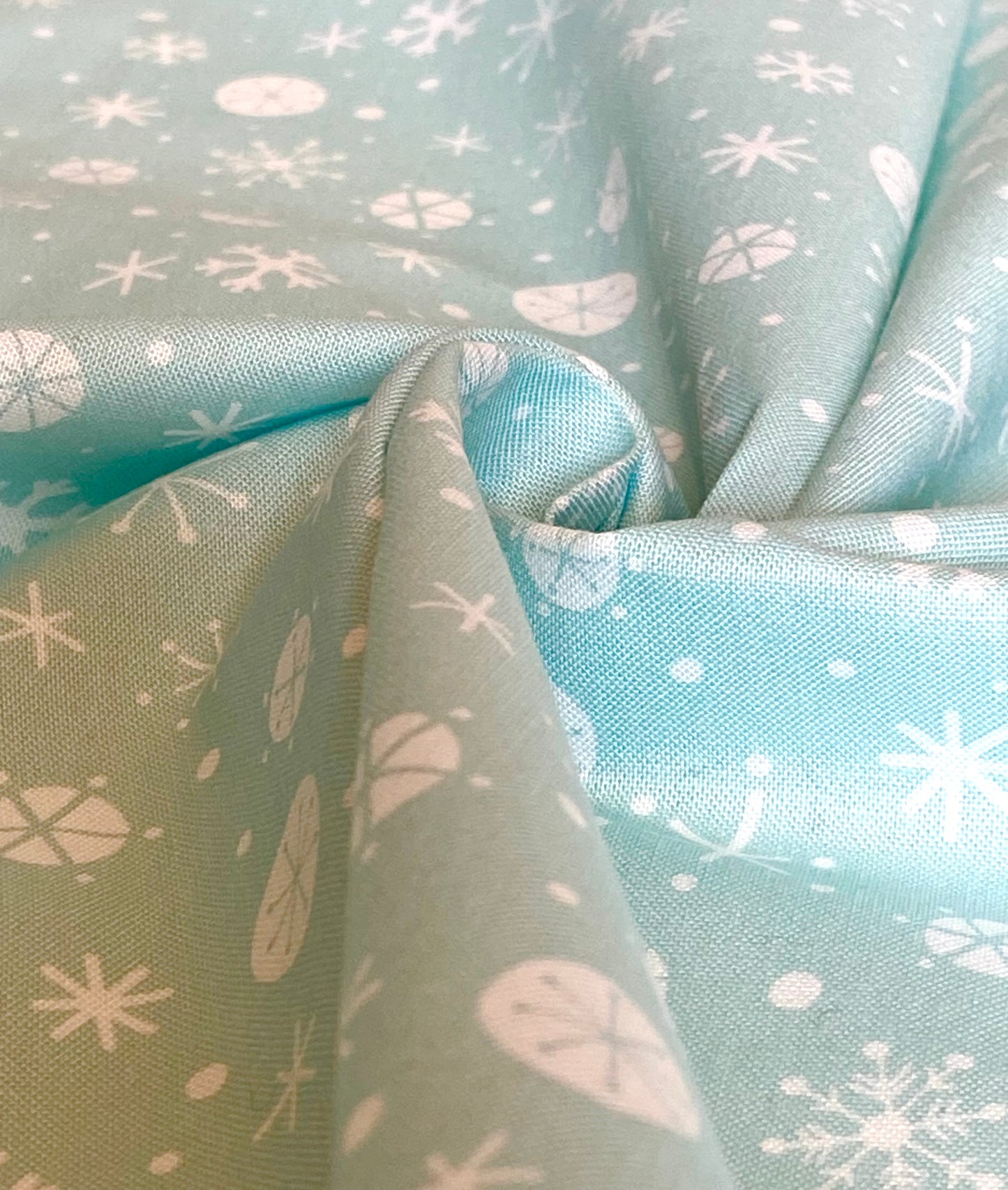 Snowflake Print Cotton Fabric in Blue - Fat Quarter